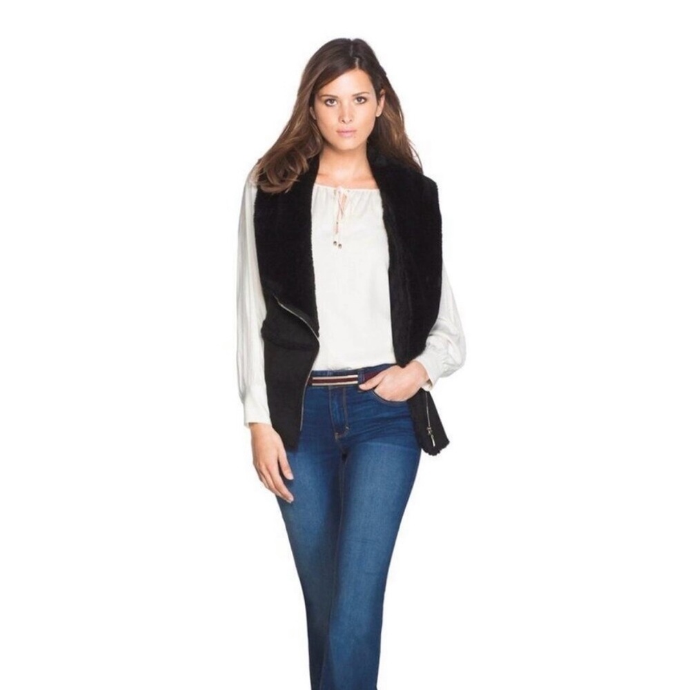 🎉🎉HOST PICK🎉🎉 WHBM Women's Black Faux Fur Vest - Picture 3 of 8